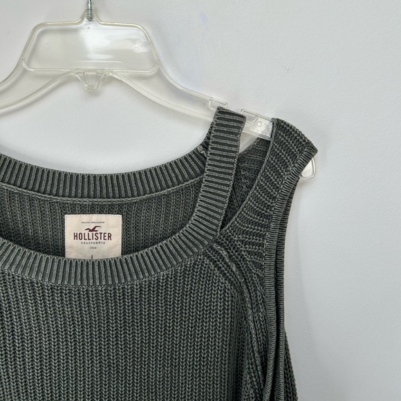Hollister Peep Shoulder Green Cut-Out Sweater - Picture 5 of 7